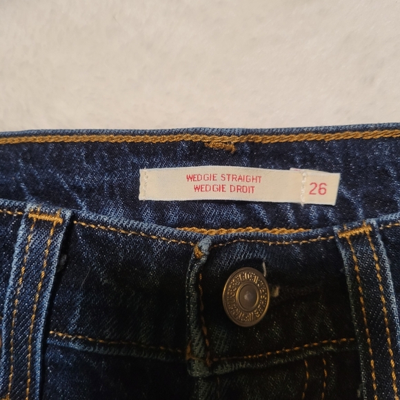 Levi's Wedgie Straight Fit Dark Wash Sz W26 x L26 - Picture 4 of 9